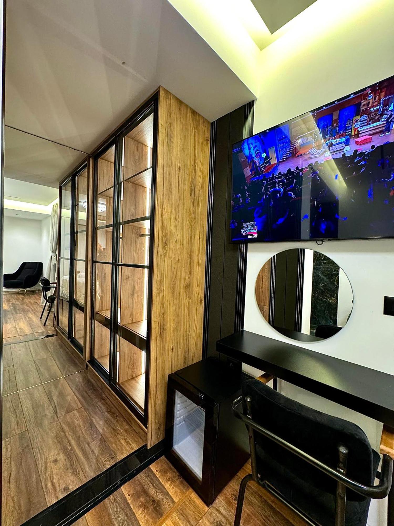 Boutique Hotel Empire Of Martin จีโรคาสเตอร์ ภายนอก รูปภาพ