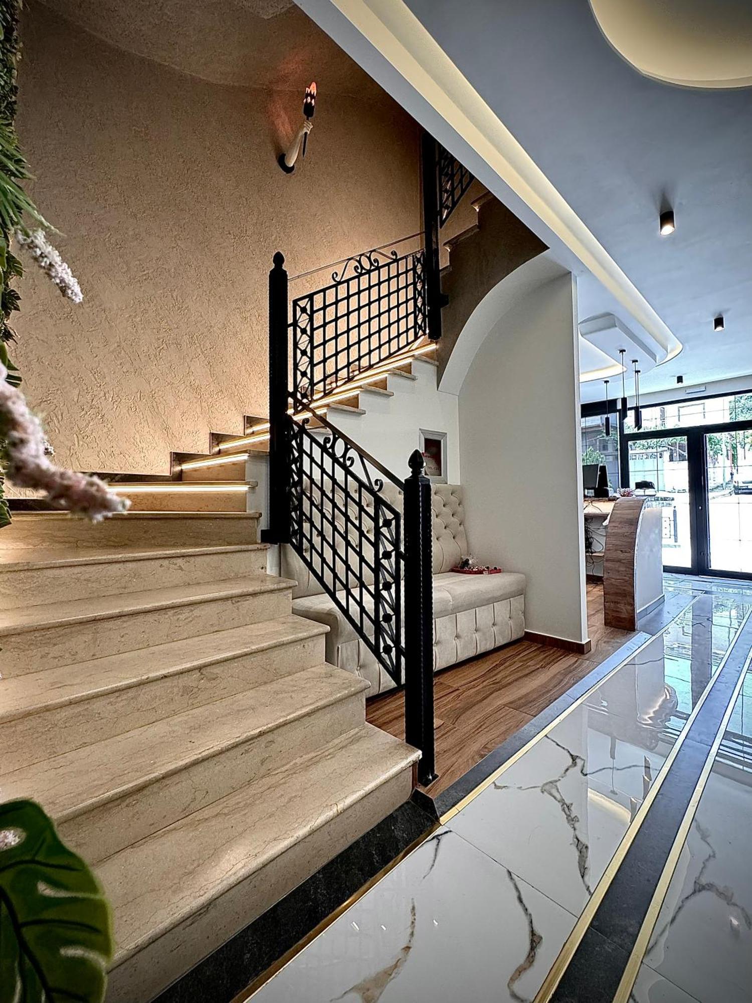 Boutique Hotel Empire Of Martin จีโรคาสเตอร์ ภายนอก รูปภาพ