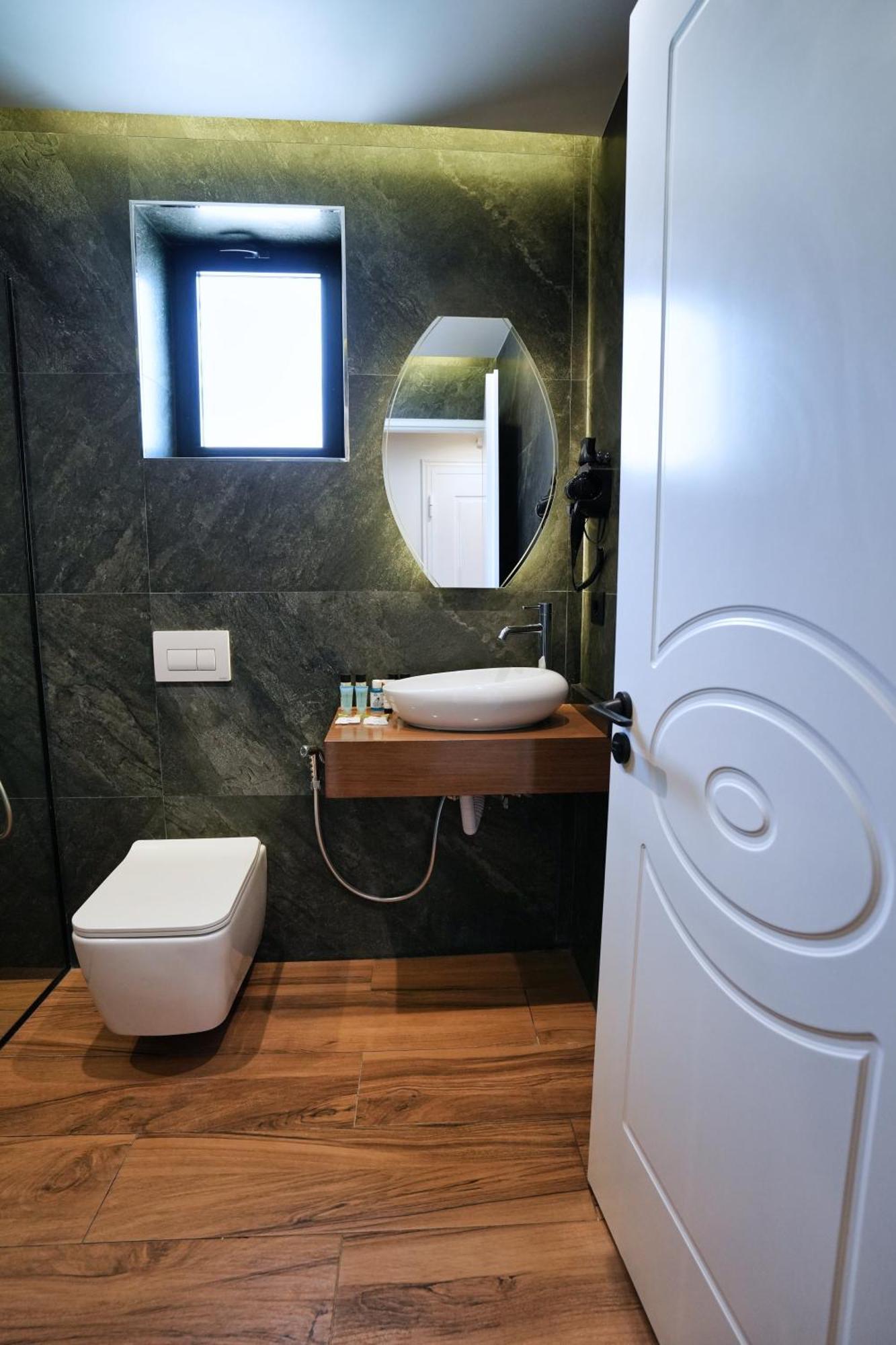 Boutique Hotel Empire Of Martin จีโรคาสเตอร์ ภายนอก รูปภาพ
